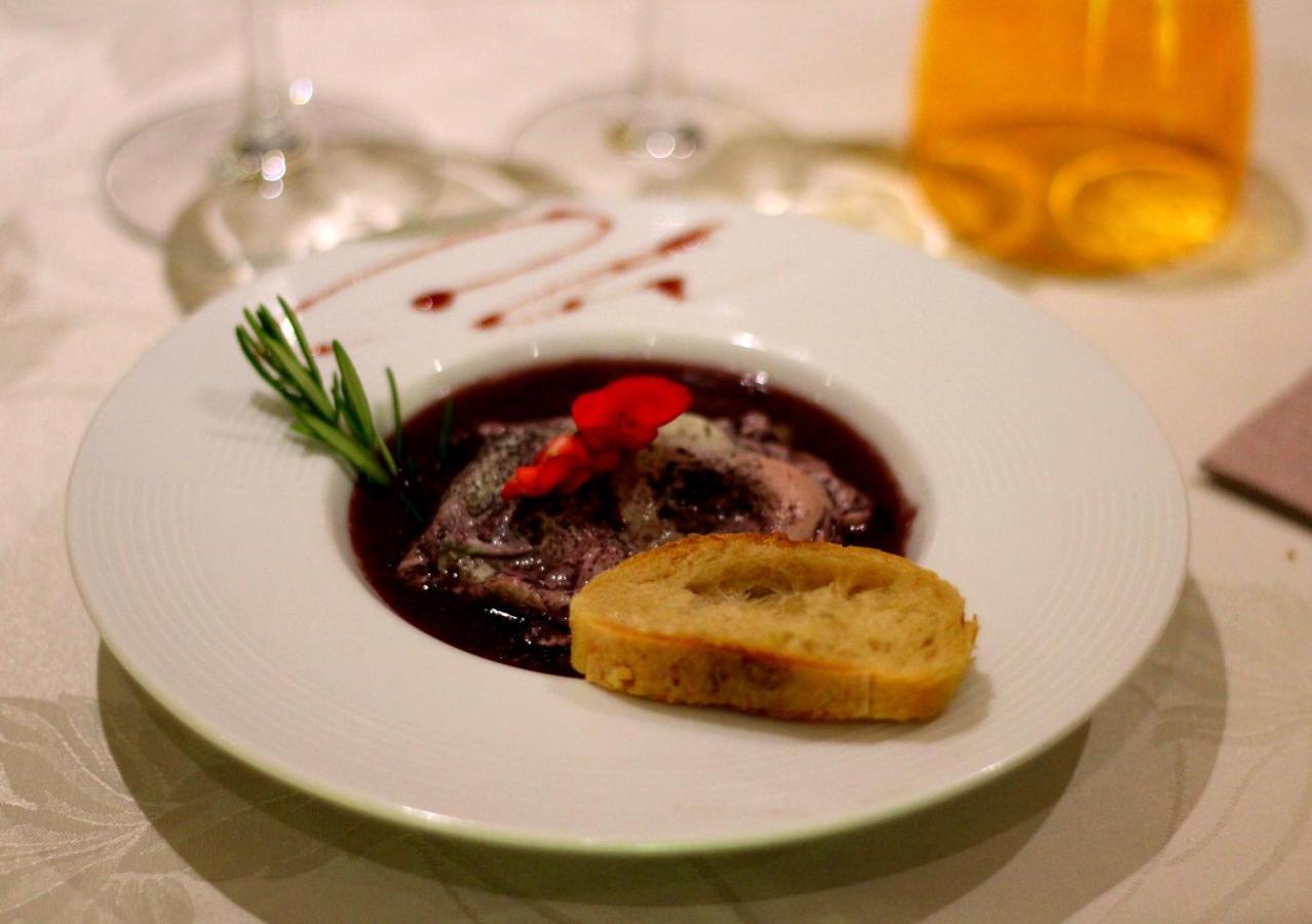 Logis Hotel Restaurant & Pizzeria Vuillot Cuiseaux Eksteriør billede