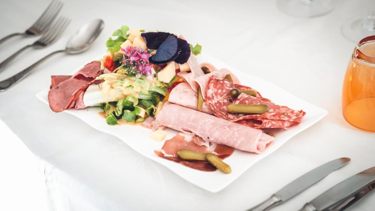 Logis Hotel Restaurant & Pizzeria Vuillot Cuiseaux Eksteriør billede