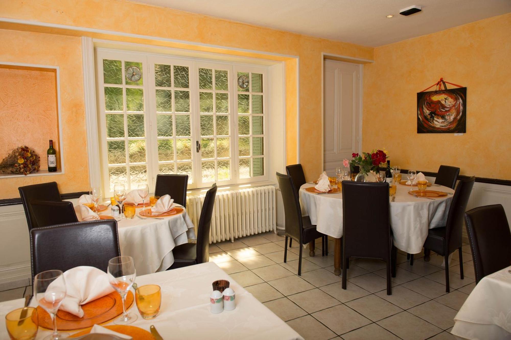 Logis Hotel Restaurant & Pizzeria Vuillot Cuiseaux Eksteriør billede